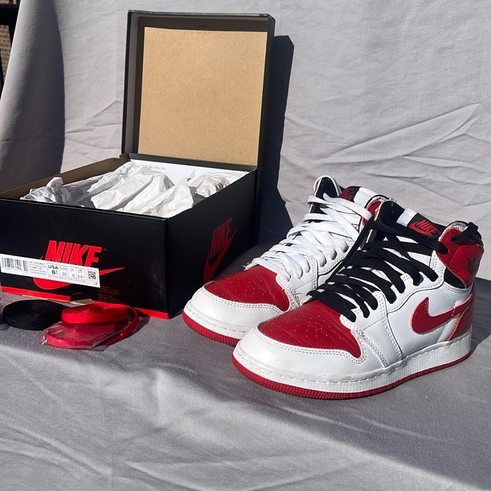 Like New Red / Black Original Air Jordan 1 Retro High OG GS Size 6.5